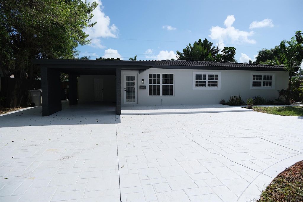 1084 SW 4th Avenue, Pompano Beach, FL 33060