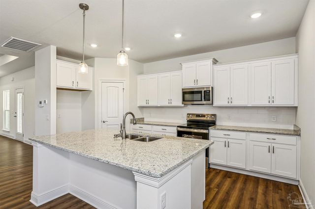 4016 Watergate Dr, Milton, FL 32583