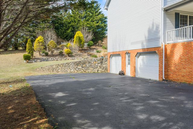 175 Wellington LN, Daleville, VA 24083