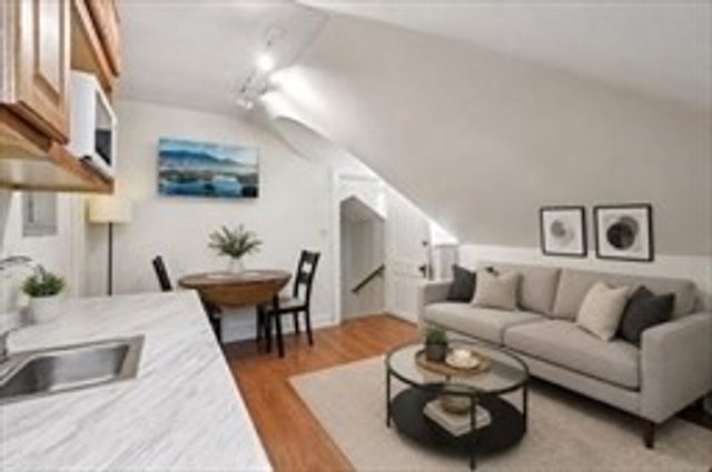 123 White St, Belmont, MA 02478
