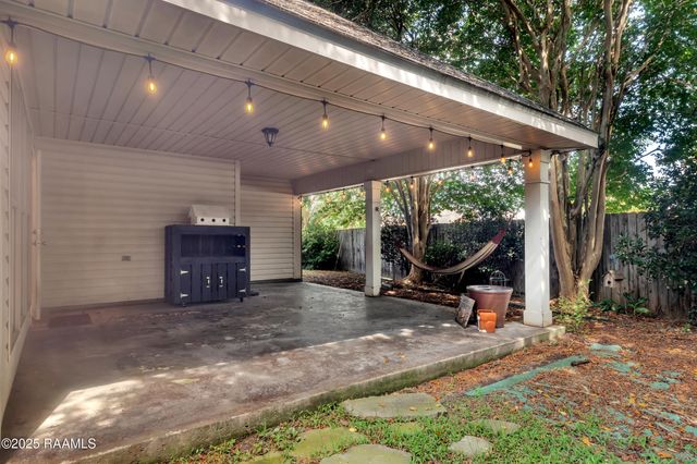 406 Quiet Meadows Drive, Youngsville, LA 70592