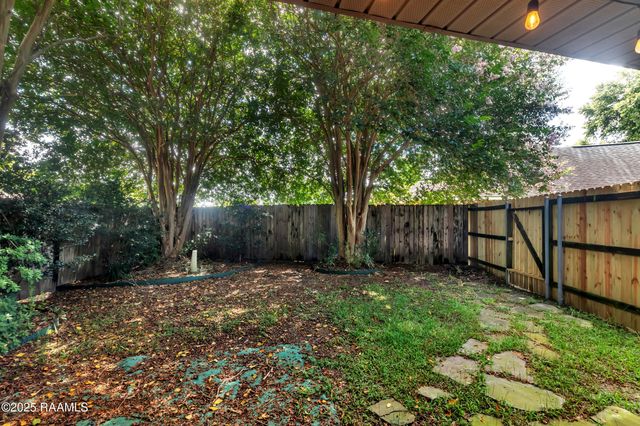 406 Quiet Meadows Drive, Youngsville, LA 70592