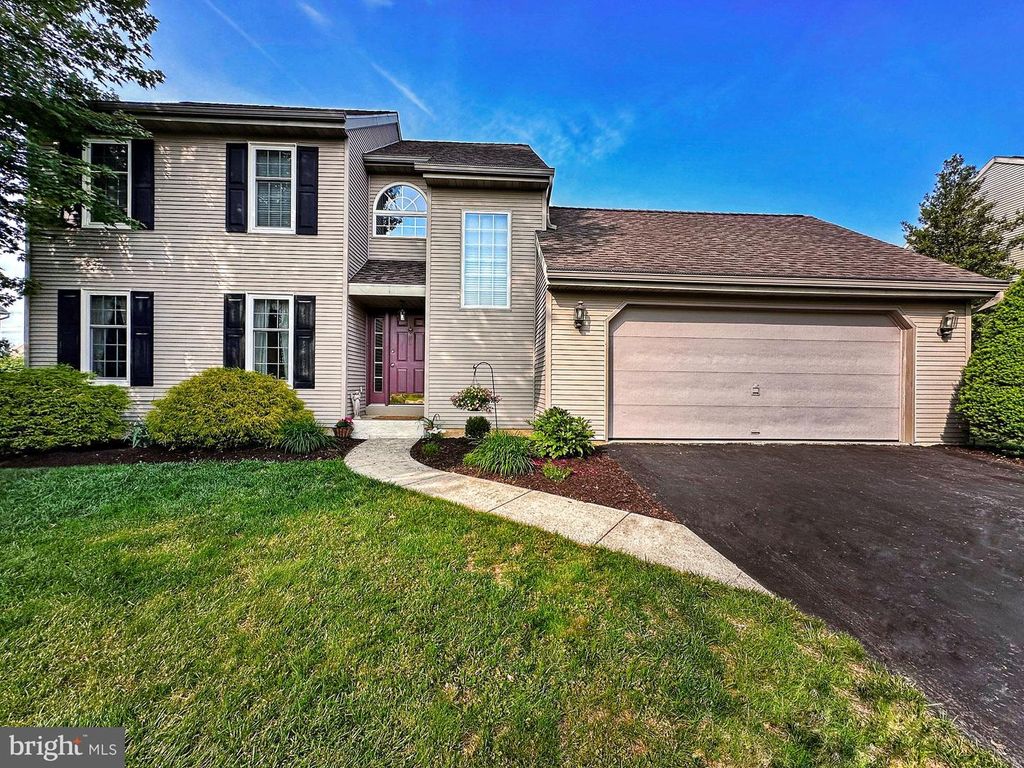 412 HERITAGE DRIVE, Fleetwood, PA 19522