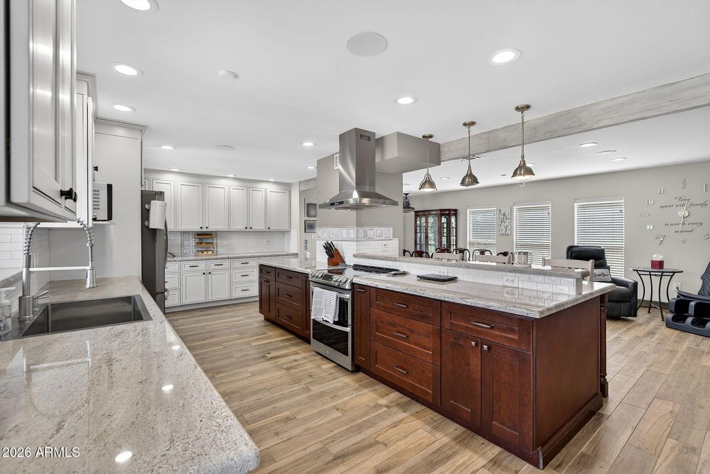 Image 10 of property listing at 18524 E CHANDLER HEIGHTS Road, Queen Creek, AZ 85142