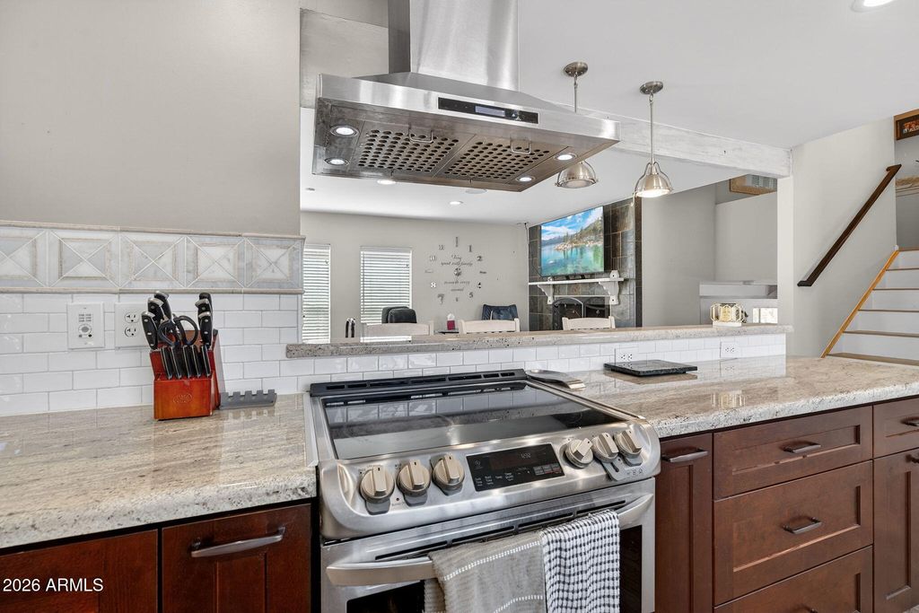 Image 13 of property listing at 18524 E CHANDLER HEIGHTS Road, Queen Creek, AZ 85142