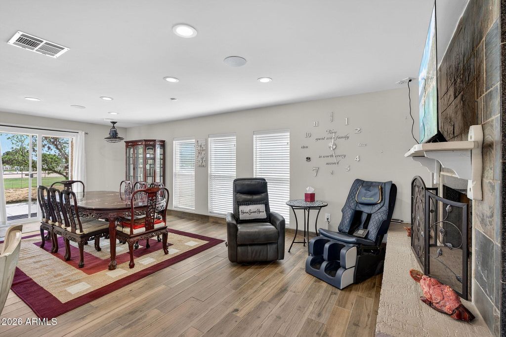 Image 15 of property listing at 18524 E CHANDLER HEIGHTS Road, Queen Creek, AZ 85142
