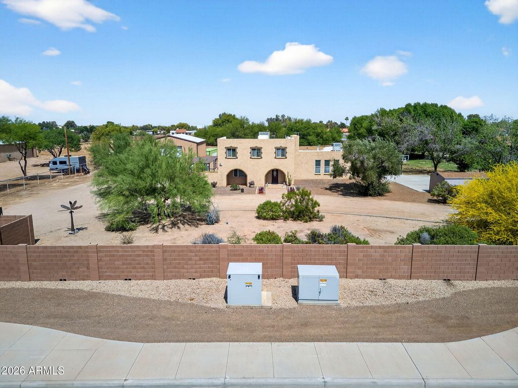 Image 55 of property listing at 18524 E CHANDLER HEIGHTS Road, Queen Creek, AZ 85142
