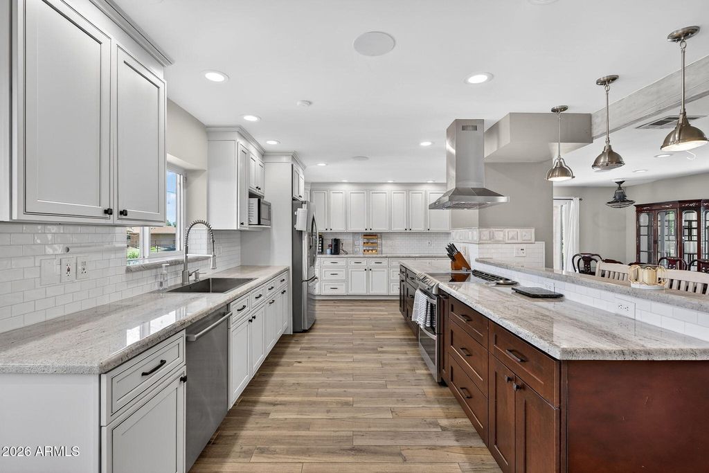 Image 9 of property listing at 18524 E CHANDLER HEIGHTS Road, Queen Creek, AZ 85142