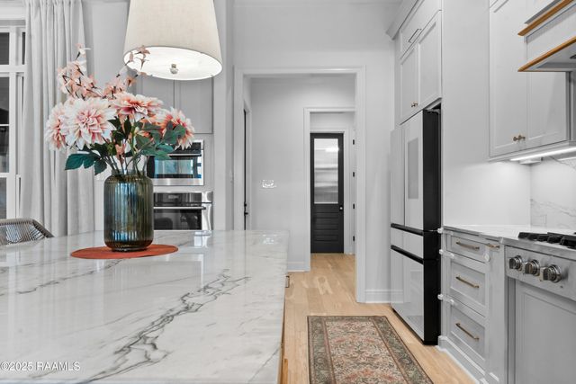 209 Stoney Shadow Drive, Lafayette, LA 70508