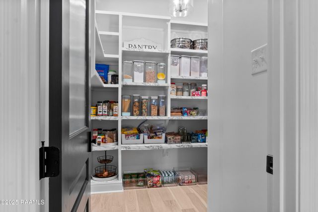 209 Stoney Shadow Drive, Lafayette, LA 70508