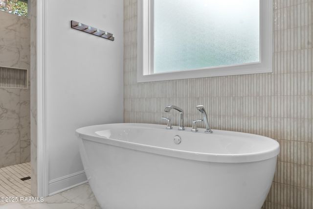 209 Stoney Shadow Drive, Lafayette, LA 70508