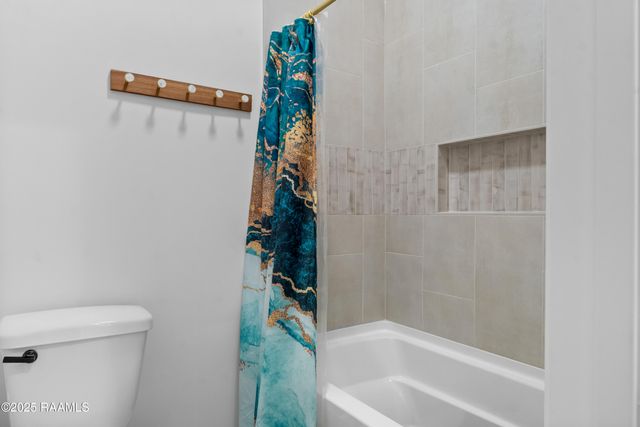 209 Stoney Shadow Drive, Lafayette, LA 70508