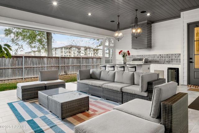 209 Stoney Shadow Drive, Lafayette, LA 70508