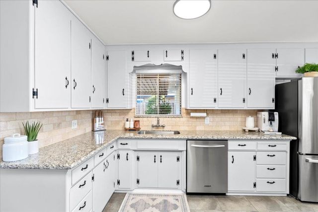 1409 Cherrywood Dr, Modesto, CA 95350