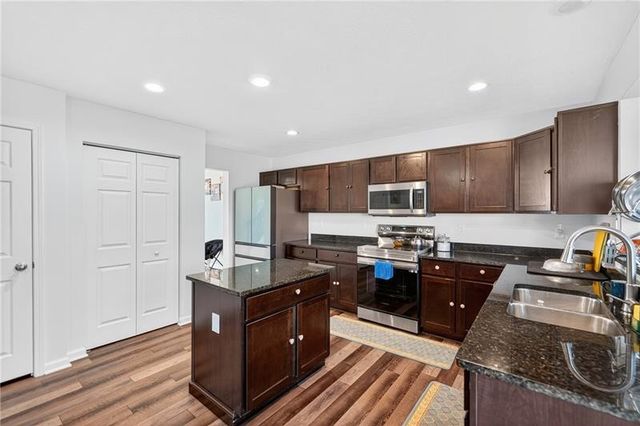 555 Gardenia Dr, Rostraver, PA 15012