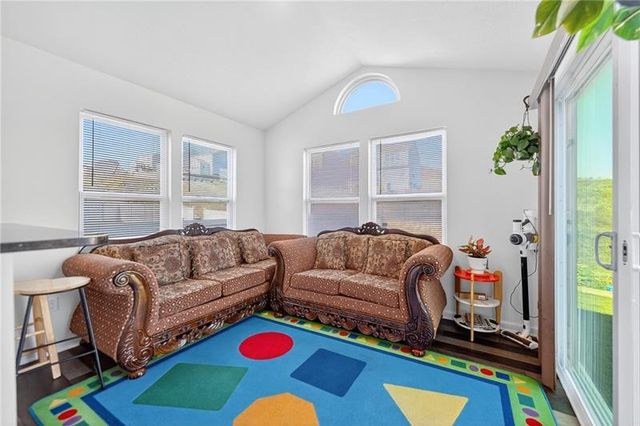 555 Gardenia Dr, Rostraver, PA 15012