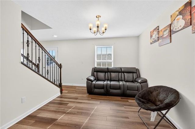 555 Gardenia Dr, Rostraver, PA 15012