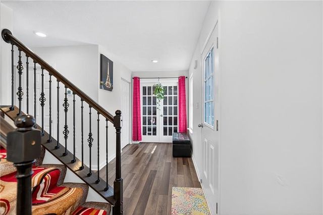 555 Gardenia Dr, Rostraver, PA 15012