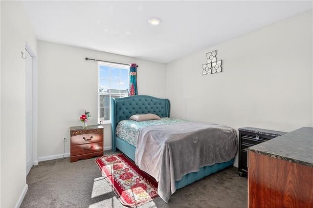 555 Gardenia Dr, Rostraver, PA 15012