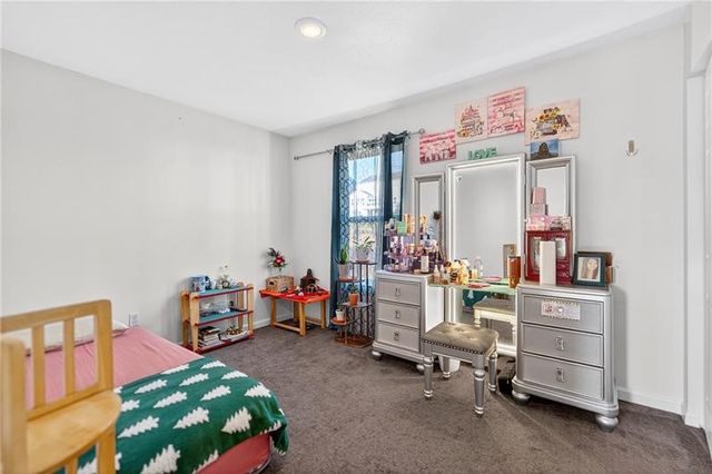 555 Gardenia Dr, Rostraver, PA 15012