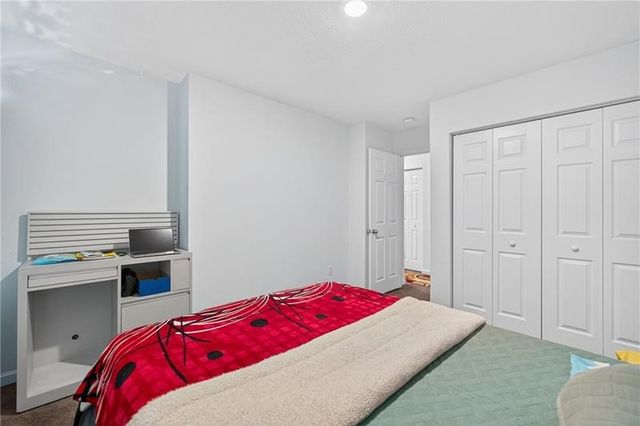 555 Gardenia Dr, Rostraver, PA 15012