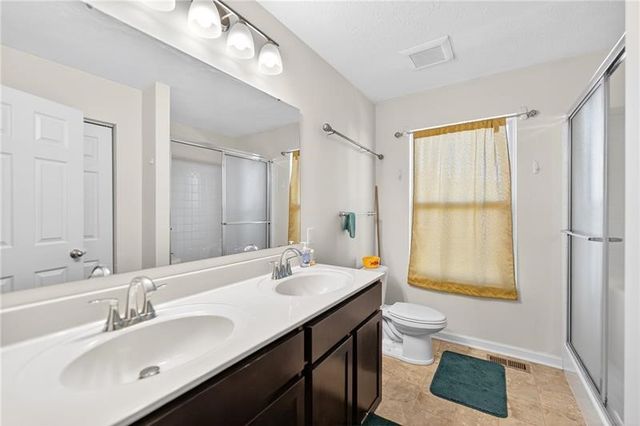 555 Gardenia Dr, Rostraver, PA 15012