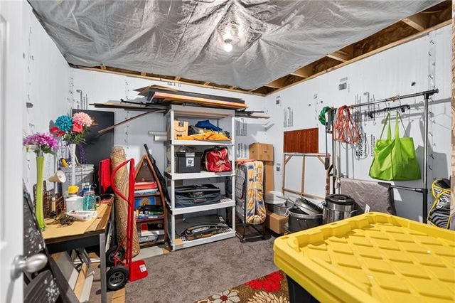 555 Gardenia Dr, Rostraver, PA 15012