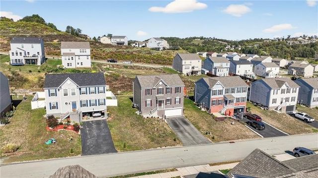 555 Gardenia Dr, Rostraver, PA 15012