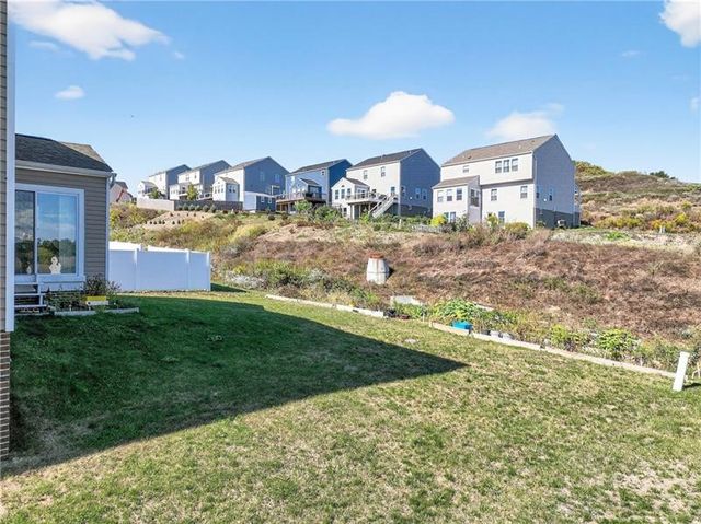 555 Gardenia Dr, Rostraver, PA 15012