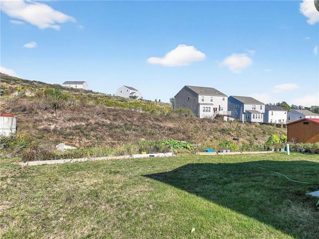 555 Gardenia Dr, Rostraver, PA 15012