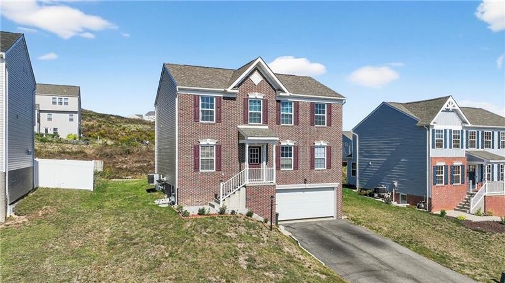 555 Gardenia Dr, Rostraver, PA 15012