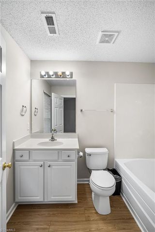 1772 Olivers Crossing Circle, Winston-salem, NC 27127