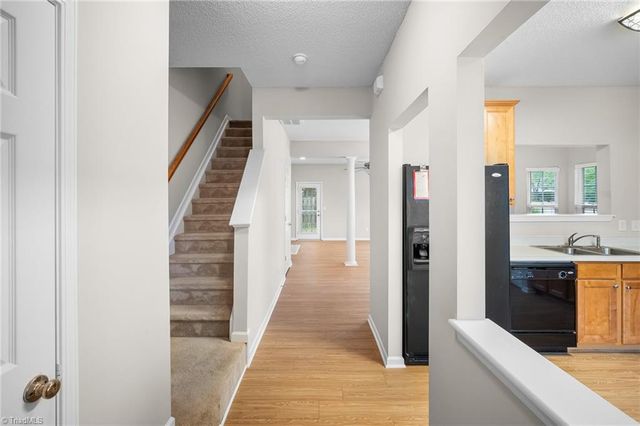 1772 Olivers Crossing Circle, Winston-salem, NC 27127