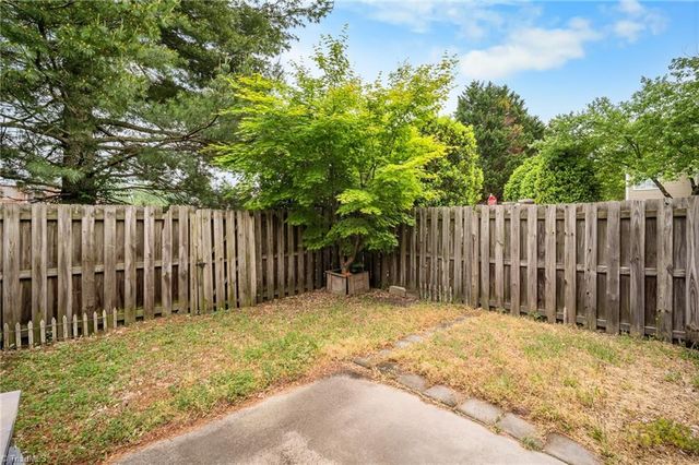 1772 Olivers Crossing Circle, Winston-salem, NC 27127