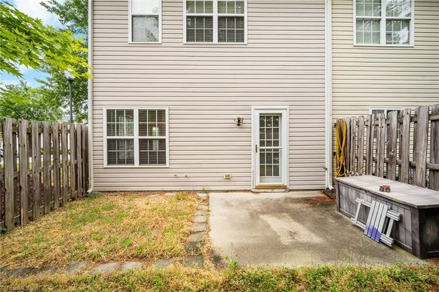 1772 Olivers Crossing Circle, Winston-salem, NC 27127