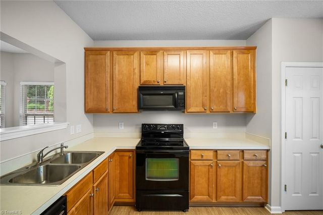 1772 Olivers Crossing Circle, Winston-salem, NC 27127
