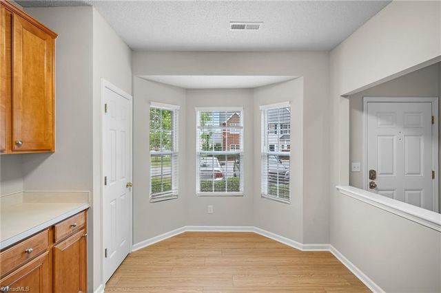 1772 Olivers Crossing Circle, Winston-salem, NC 27127