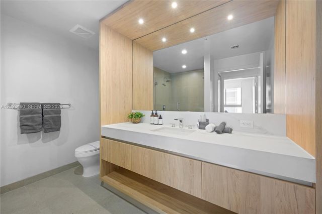 11 NE 6th Street 1111, Miami, FL 33132