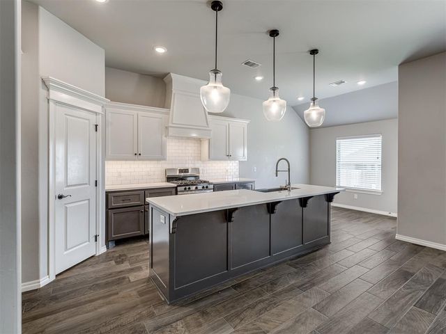 12316 SW 31st Street, Yukon, OK 73099