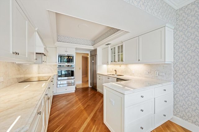 200 Bradley Place 303, Palm Beach, FL 33480