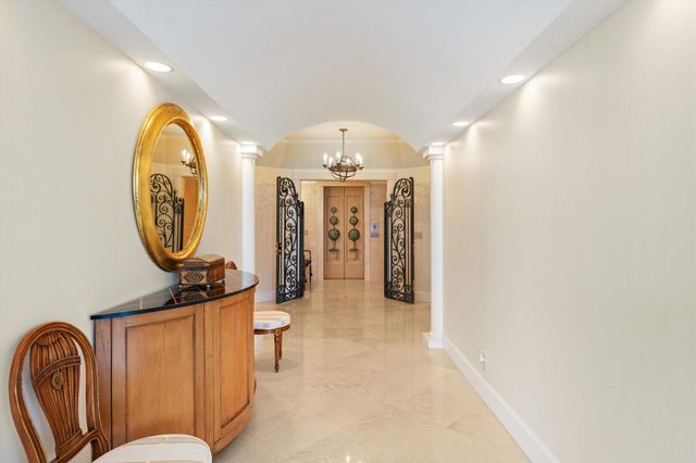 200 Bradley Place 303, Palm Beach, FL 33480