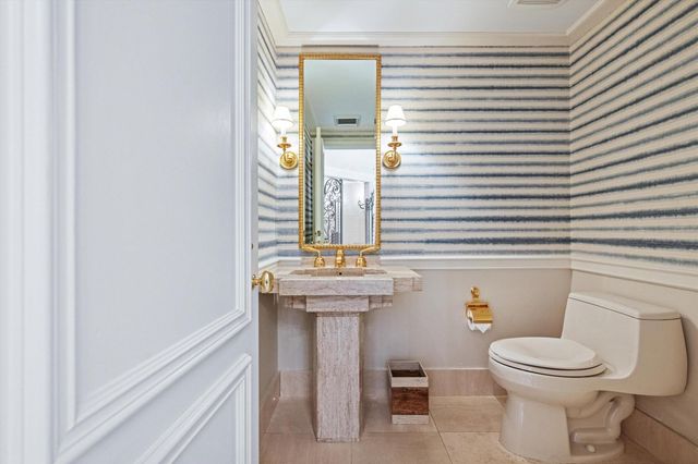 200 Bradley Place 303, Palm Beach, FL 33480