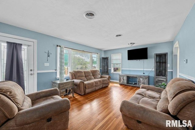 1903 E 6TH Street, Coal Valley, IL 61240