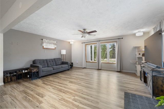 204 2nd St NE, Surrey, ND 58785
