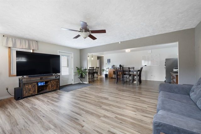 204 2nd St NE, Surrey, ND 58785