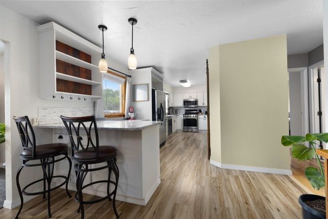 204 2nd St NE, Surrey, ND 58785