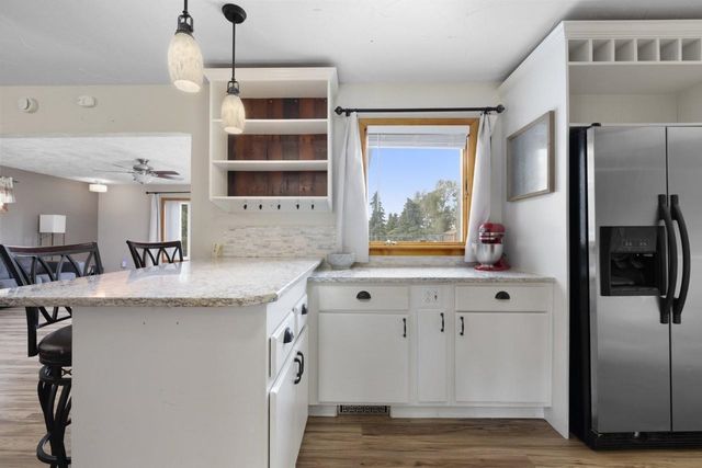 204 2nd St NE, Surrey, ND 58785