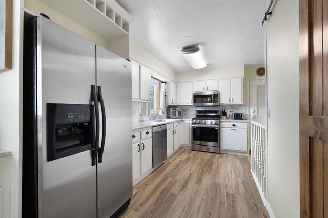 204 2nd St NE, Surrey, ND 58785