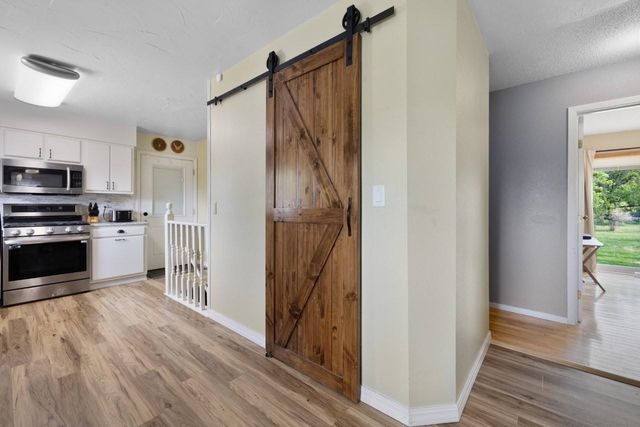 204 2nd St NE, Surrey, ND 58785