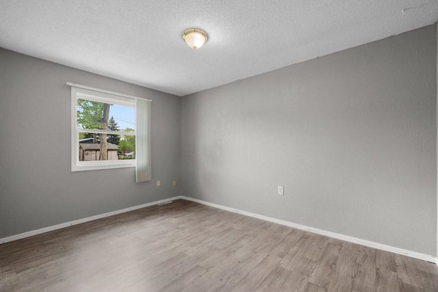 204 2nd St NE, Surrey, ND 58785